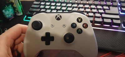 Лот: 15601263. Фото: 1. Геймпад Microsoft Xbox ONE. Аксессуары для игровых приставок, консолей, геймпады