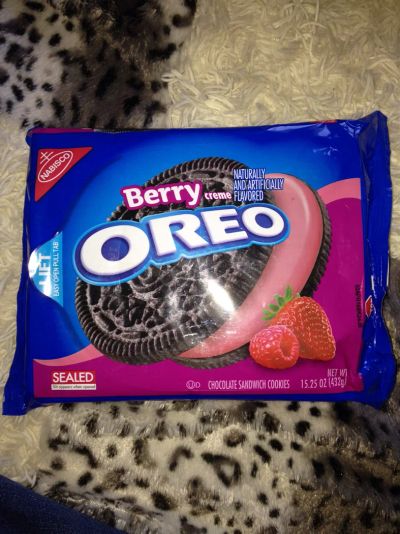 Лот: 4954475. Фото: 1. Печенье Oreo berry creme клубника... Печенье, вафли, пряники