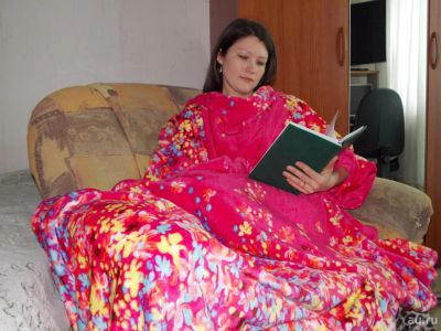 Лот: 9208466. Фото: 1. Плед с рукавами 150х200, ткань... Пледы, покрывала