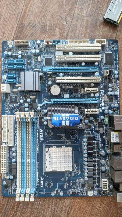 Лот: 18051309. Фото: 1. Плата Gigabyte Socket-AM3 GA-870A-UD3... Материнские платы