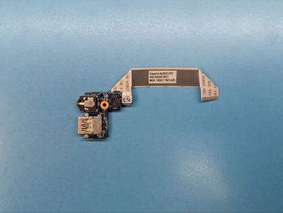 Лот: 20818659. Фото: 1. Б/У плата с разъемами USB, аудио... Печатные платы