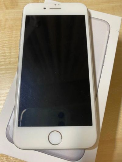 Лот: 16786917. Фото: 1. Iphone 7 32Gb silver. Смартфоны