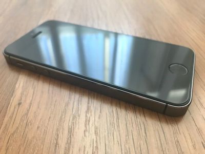 Лот: 10841593. Фото: 1. iPhone 5s 16 Гб (серебро). Смартфоны
