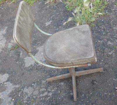 Лот: 10000643. Фото: 1. Слесарный стул с винтовой регулировкой... Стулья и кресла офисные