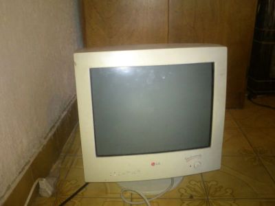 Лот: 3598724. Фото: 1. Монитор LG StudioWorks 520Si. ЭЛТ-мониторы