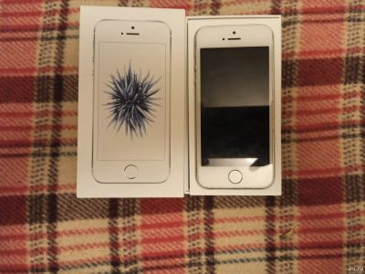 Лот: 18306546. Фото: 1. IPhone SE. Смартфоны