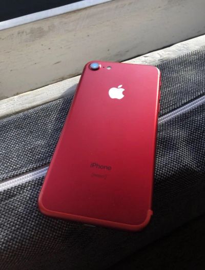 Лот: 11158922. Фото: 1. Apple iPhone 7 red 128gb. Смартфоны