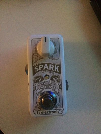 Лот: 11755832. Фото: 1. Педаль бустер TC Electronic SPARK... Гитарные эффекты и комбоусилители