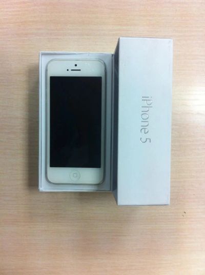 Лот: 8197863. Фото: 1. Продам б/у iPhone 5, White, 16Gb. Смартфоны