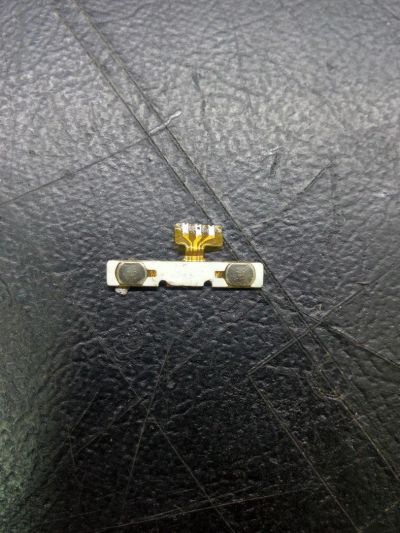 Лот: 10358326. Фото: 1. Шлейф кнопок громкости ZTE V808. Шлейфы, разъёмы
