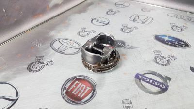 Лот: 23587756. Фото: 1. Поршень Audi A5 CDNC 06H107065DM. Двигатель и элементы двигателя