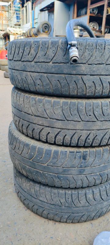 Лот: 20828799. Фото: 1. Шины зимние шипованные bridgestone... Шины