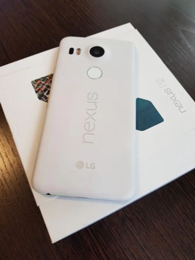 Лот: 10656772. Фото: 1. Nexus 5X 16 GB White. Смартфоны