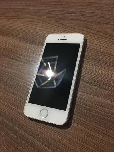 Лот: 8845880. Фото: 1. iPhone 5 silver 16gb LTE. Смартфоны