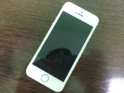 Лот: 9095279. Фото: 1. iPhone 5s Gold Отличное состояние. Смартфоны