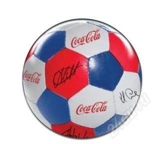 Лот: 1426520. Фото: 1. Футбольный мяч Coca-Cola с подписями... Спортивная символика и атрибутика