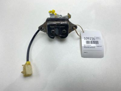 Лот: 25227085. Фото: 1. Замок багажника Nissan Vanette... Двигатель и элементы двигателя