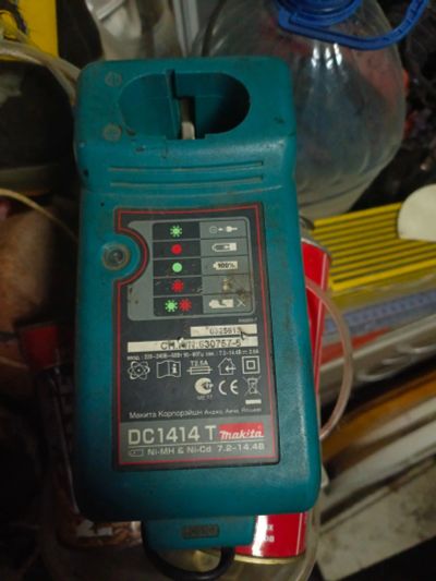 Лот: 23685505. Фото: 1. Makita зарядное устройство. Ручной инструмент