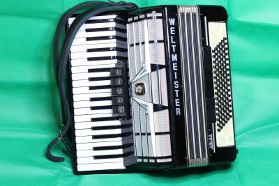 Лот: 25900537. Фото: 1. Аккордеон Weltmeister Amigo 7... Баяны, аккордеоны, гармони