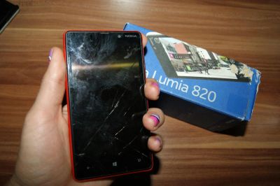 Лот: 4780243. Фото: 1. Nokia Lumia 820 с рубля, разбит... Смартфоны