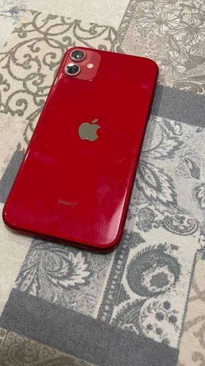 Лот: 18435037. Фото: 1. Iphone 11 red 128gb. Смартфоны