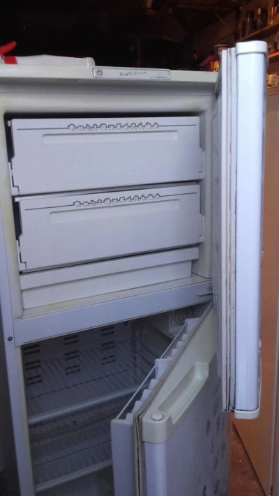 Лот: 10988579. Фото: 1. бирюса 22 с 1 в оч. приличном... Холодильники, морозильные камеры