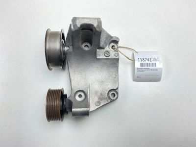 Лот: 25650551. Фото: 1. Кронштейн генератора Nissan Tiida... Двигатель и элементы двигателя
