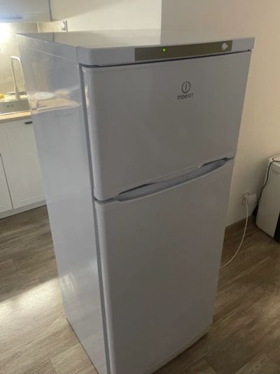 Лот: 23604322. Фото: 1. Холодильник Indesit md14. Холодильники, морозильные камеры