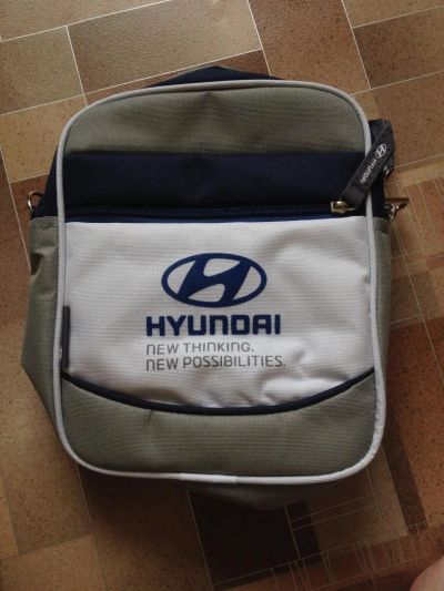 Лот: 7037210. Фото: 1. Наплечная сумка Hyundai. Оригинальные... Другое (оснащение, оборудование, аксессуары)