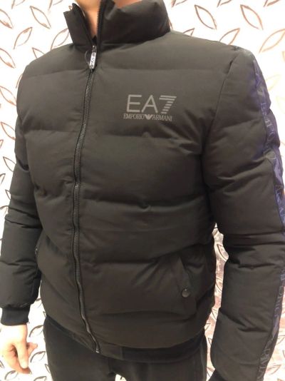 Лот: 14976184. Фото: 1. пуховик короткий Armani. Верхняя одежда