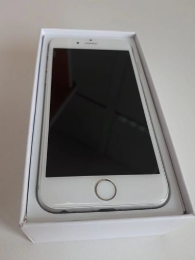 Лот: 11619239. Фото: 1. IPhone 6 белый на 64 Gb. Смартфоны