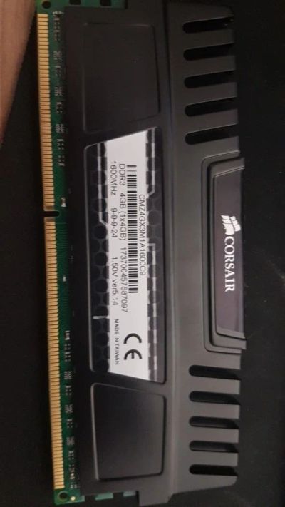 Лот: 11397056. Фото: 1. Corsair Vengeance 4 ГБ DDR3 PC3-12800... Оперативная память