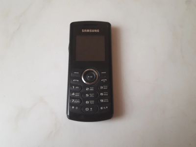 Лот: 12588655. Фото: 1. Samsung сотовый телефон (описание... Кнопочные мобильные телефоны