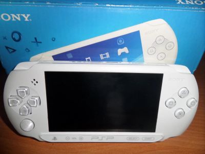 Лот: 7613235. Фото: 1. Приставка Sony PSP-E1008w. Игровые приставки, консоли
