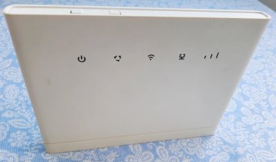 Лот: 20413602. Фото: 1. Точка доступа Yota B315. Маршрутизаторы (роутеры)