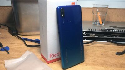 Лот: 15401745. Фото: 1. Xiaomi Redmi 7A 16 ГБ синий практически... Защитные стёкла, защитные плёнки