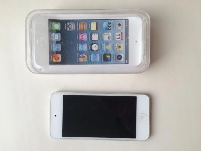 Лот: 7960927. Фото: 1. Ipod Touch 5 grey. Плееры