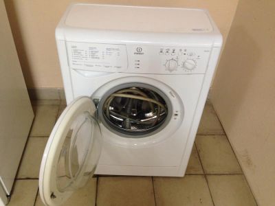 Лот: 5353248. Фото: 1. Стиральная машина Indesit WIUN... Стиральные машины