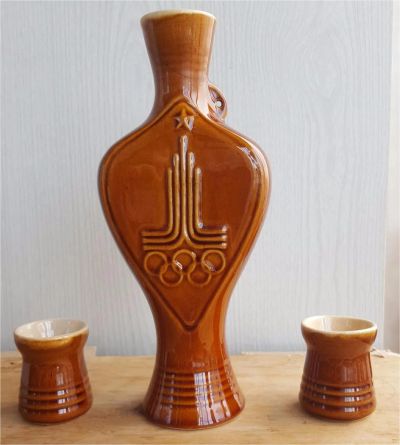 Лот: 7506645. Фото: 1. Кувшинчик и две стопки. Фарфор, керамика