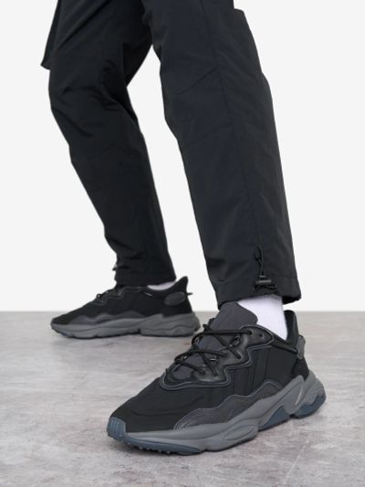 Лот: 25370673. Фото: 1. Кроссовки мужские adidas Ozweego... Кеды, кроссовки, слипоны