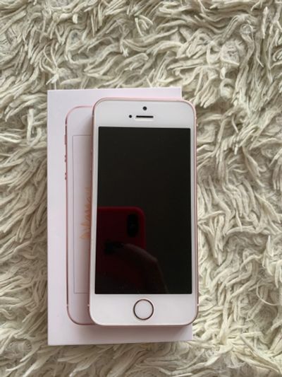 Лот: 16379739. Фото: 1. iPhone SE. Смартфоны