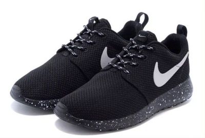 Лот: 7169044. Фото: 1. Кроссовки Nike Roshe Run чёрный. Кеды, кроссовки, слипоны