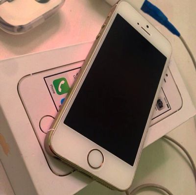Лот: 4722748. Фото: 1. iPhone 5s gold ( идельное состояние... Смартфоны