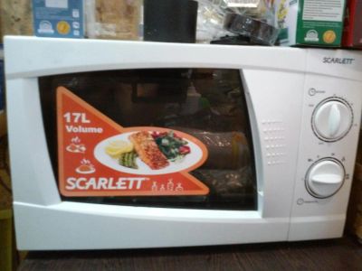 Лот: 8155902. Фото: 1. Микроволновая печь Scarlett.Б... Микроволновки, мини-печи