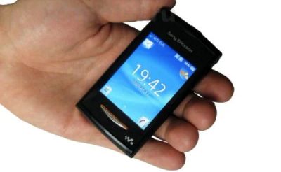 Лот: 3579368. Фото: 1. Sony Ericsson w150i yendo. Черный... Кнопочные мобильные телефоны