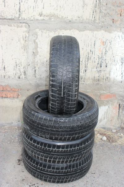 Лот: 12038722. Фото: 1. Шины зимние Bridgestone 205 60... Шины