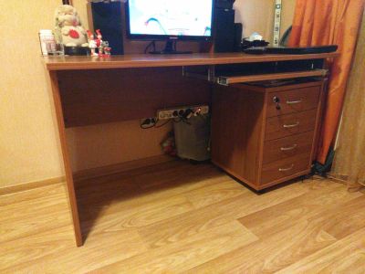 Лот: 7930690. Фото: 1. Продам хороший компьютерный стол... Компьютерные и письменные столы