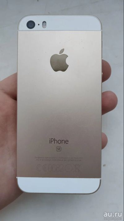 Лот: 13514700. Фото: 1. iPhone SE 64 gb gold. Смартфоны