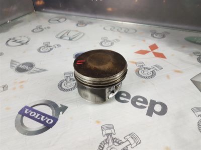 Лот: 23591746. Фото: 1. Поршень Audi A6 ALF 078107065BB. Двигатель и элементы двигателя