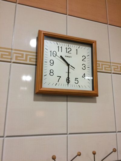 Лот: 11612271. Фото: 1. Часы настенные, квадратные, под... Часы настенные, настольные